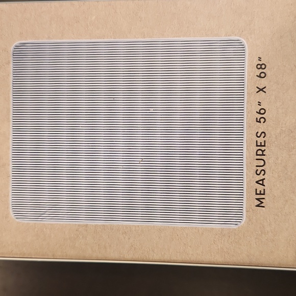 BERNINI Bug Shield Blanket, insect & repellent 56x68" NEW - Picture 9 of 14